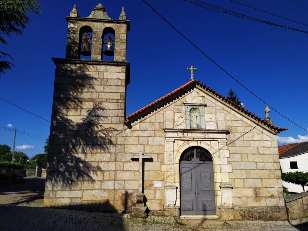 fonte: rochoso