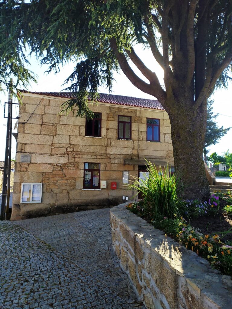 fonte: rochoso