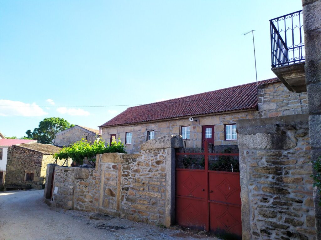 fonte: rochoso